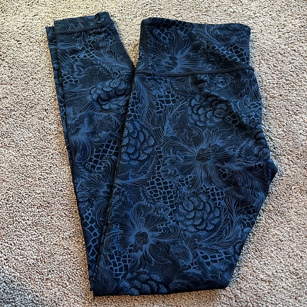 Lululemon size 8 Wunder under